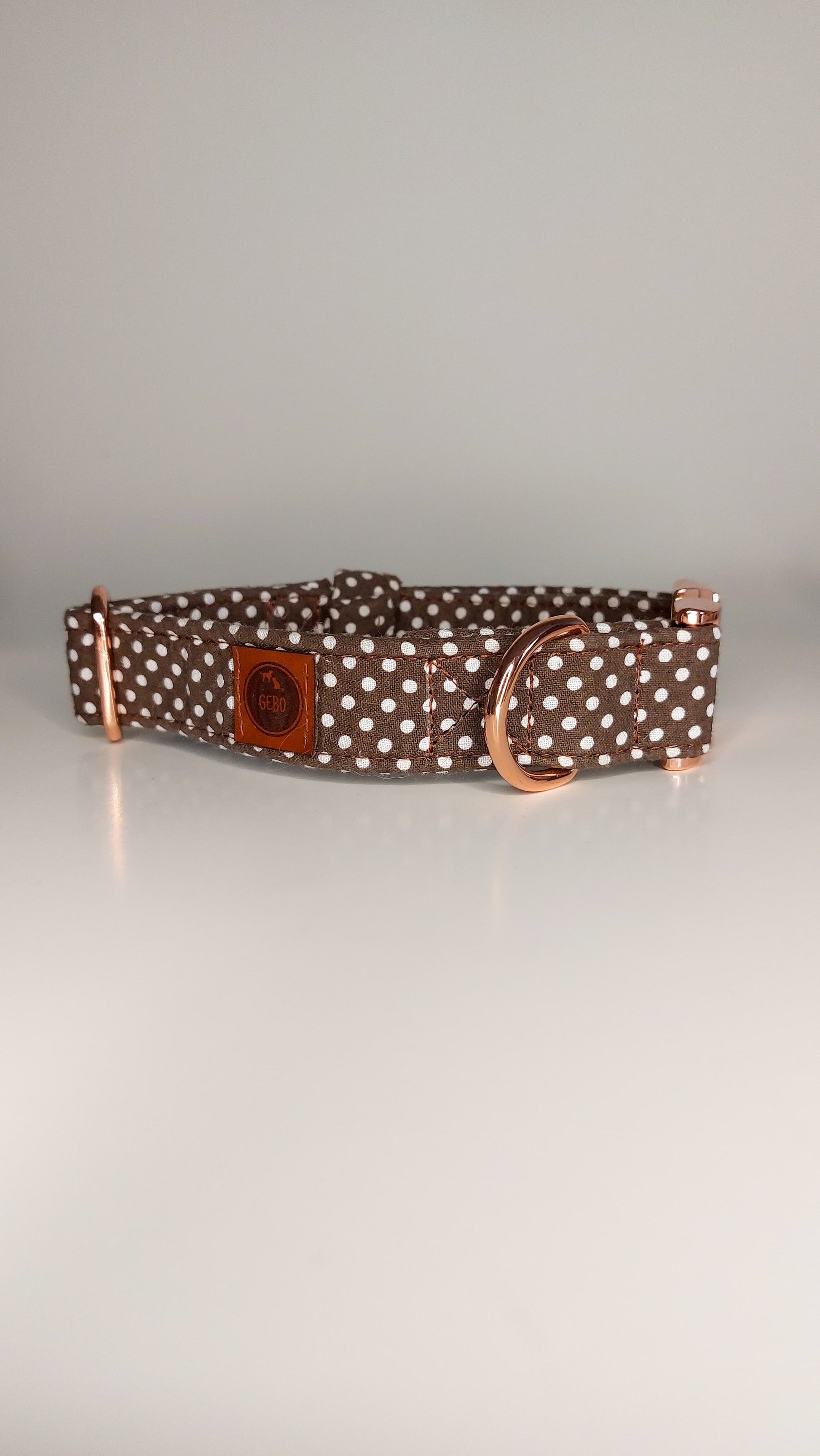 Personalized brown dotted dog collar from Gebo-Persnaližeta brūni punktēta suņa kakla siksna no Gebo
